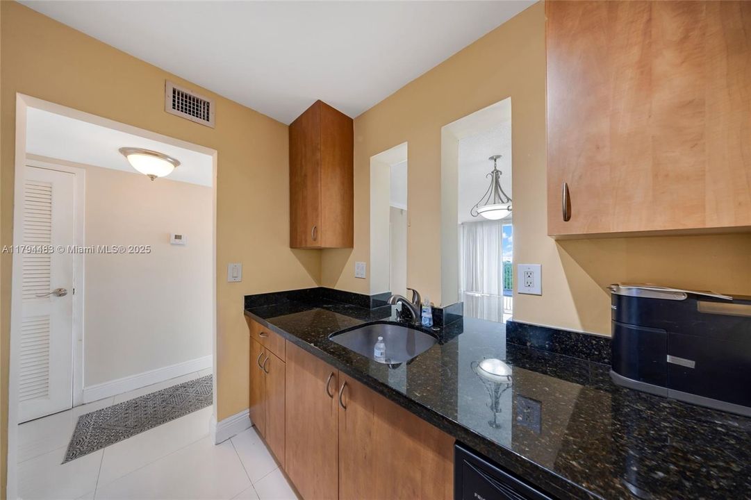 Recently Rented: $1,850 (1 beds, 1 baths, 720 Square Feet)