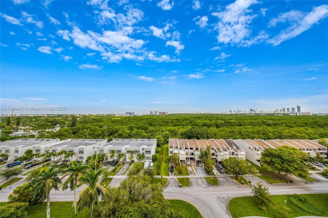 Recently Rented: $1,850 (1 beds, 1 baths, 720 Square Feet)