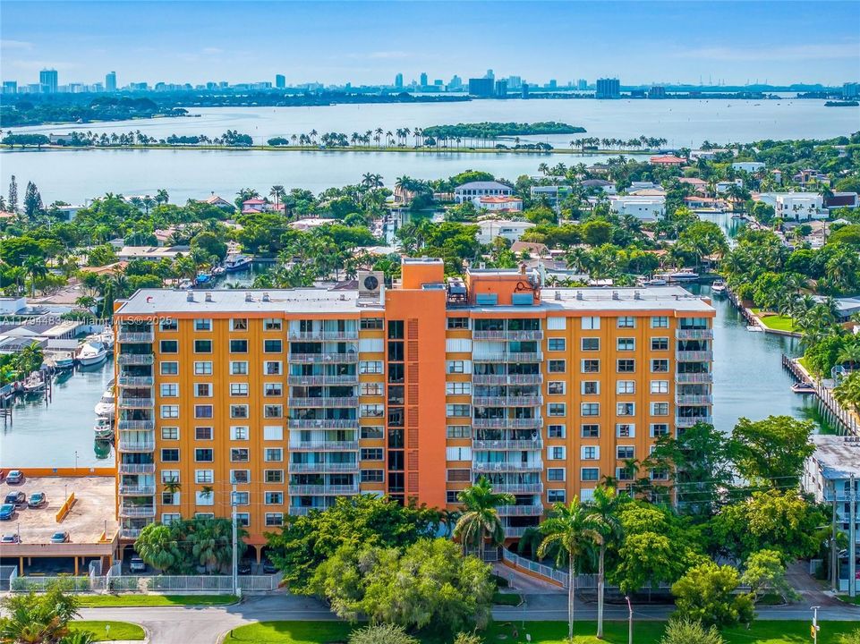 Recently Rented: $1,850 (1 beds, 1 baths, 720 Square Feet)