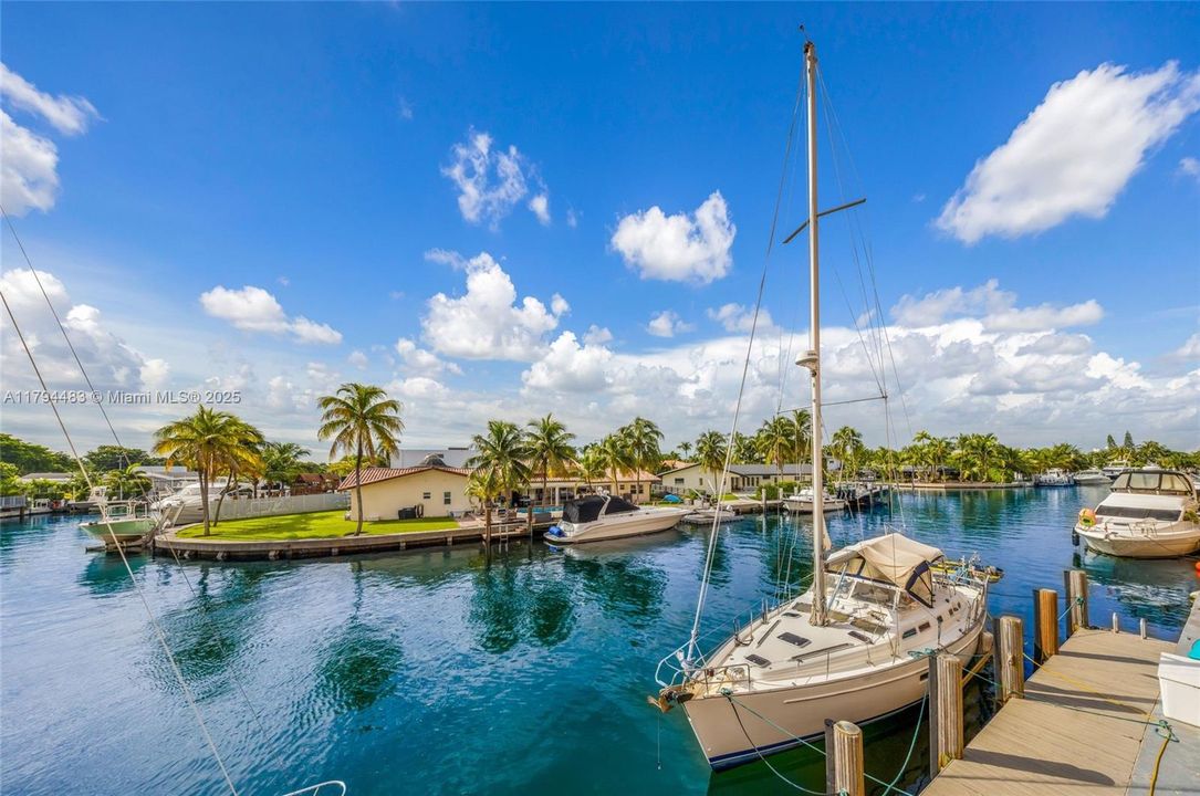 Recently Rented: $1,850 (1 beds, 1 baths, 720 Square Feet)