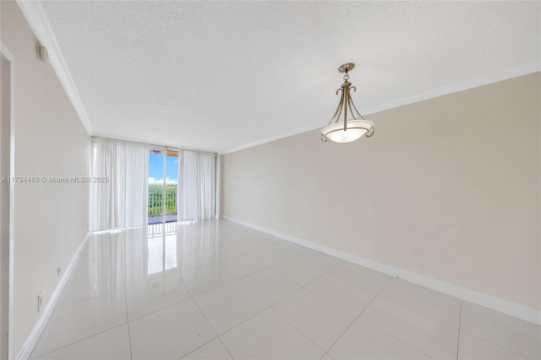 Recently Rented: $1,850 (1 beds, 1 baths, 720 Square Feet)