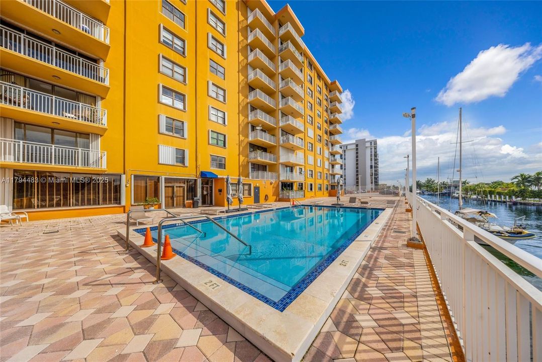 Recently Rented: $1,850 (1 beds, 1 baths, 720 Square Feet)