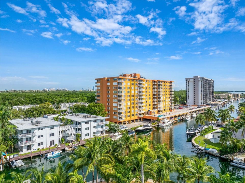 Recently Rented: $1,850 (1 beds, 1 baths, 720 Square Feet)