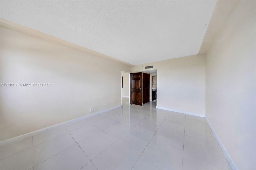 Recently Rented: $1,850 (1 beds, 1 baths, 720 Square Feet)