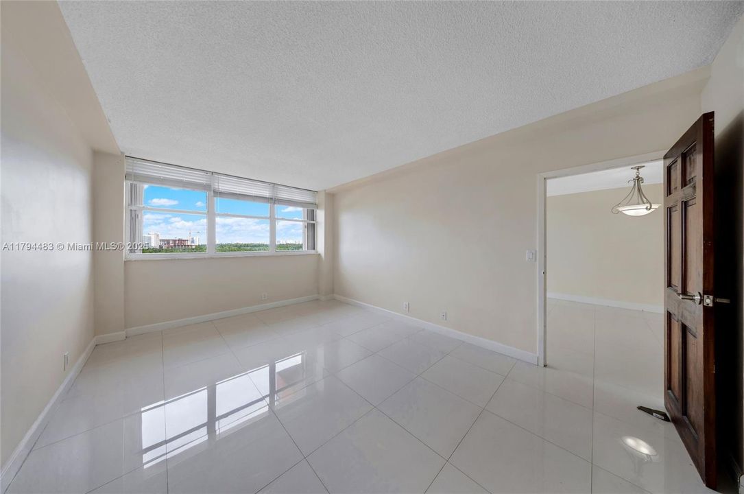 Recently Rented: $1,850 (1 beds, 1 baths, 720 Square Feet)