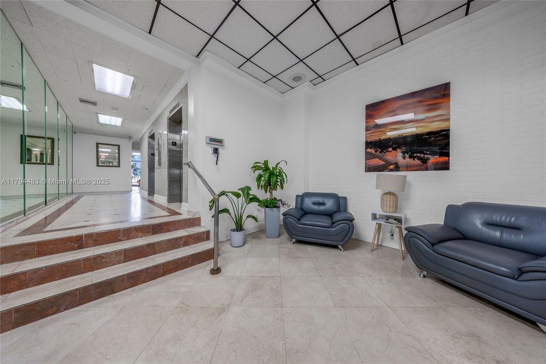 Recently Rented: $1,850 (1 beds, 1 baths, 720 Square Feet)