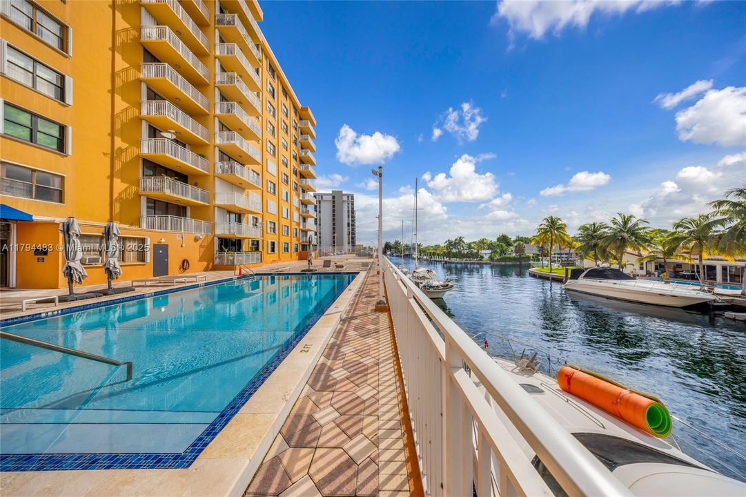 Recently Rented: $1,850 (1 beds, 1 baths, 720 Square Feet)