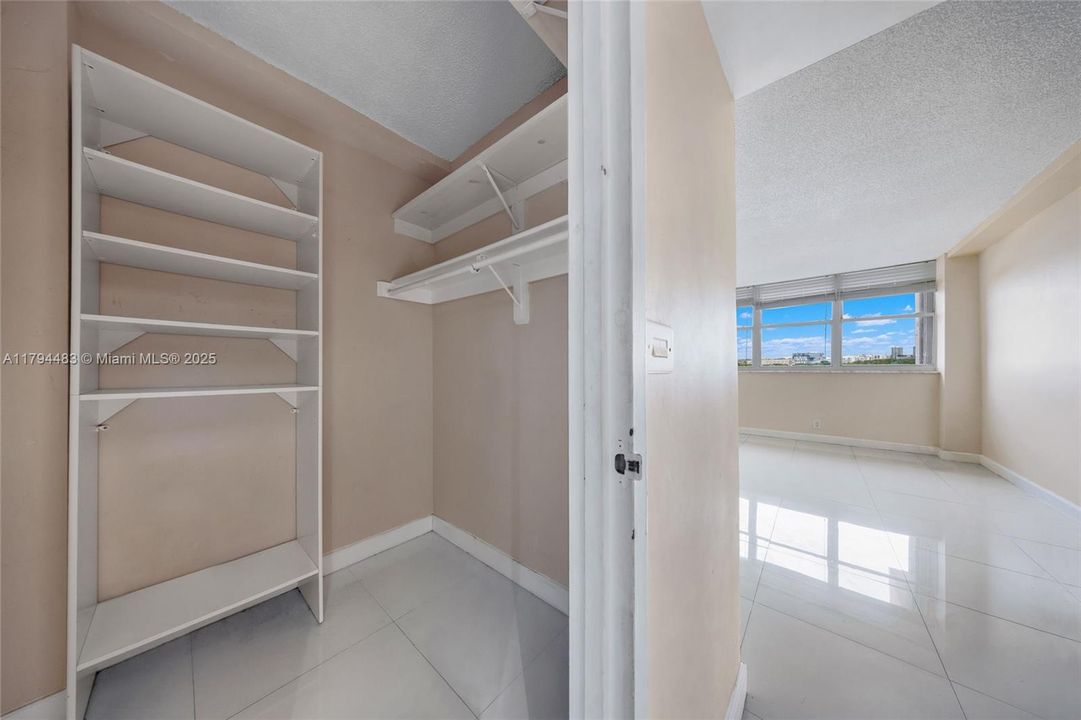 Recently Rented: $1,850 (1 beds, 1 baths, 720 Square Feet)