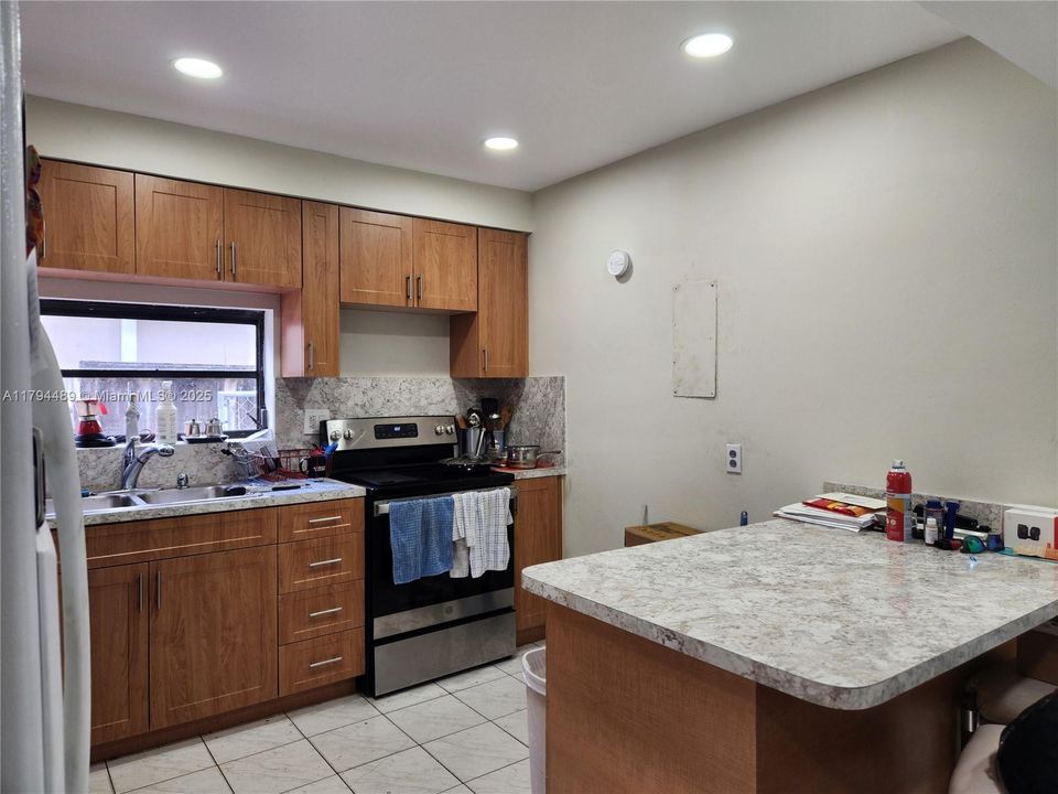 Vendido Recientemente: $730,000 (2 camas, 1 baños, 1440 Pies cuadrados)