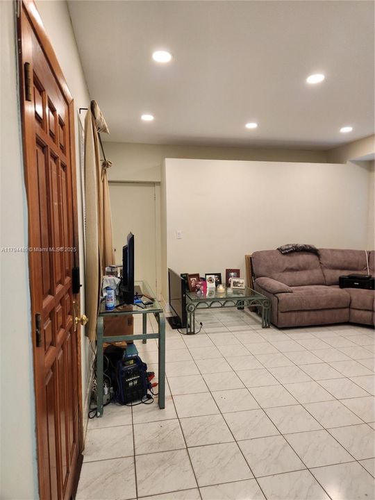 Vendido Recientemente: $730,000 (2 camas, 1 baños, 1440 Pies cuadrados)