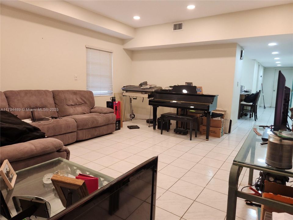 Vendido Recientemente: $730,000 (2 camas, 1 baños, 1440 Pies cuadrados)