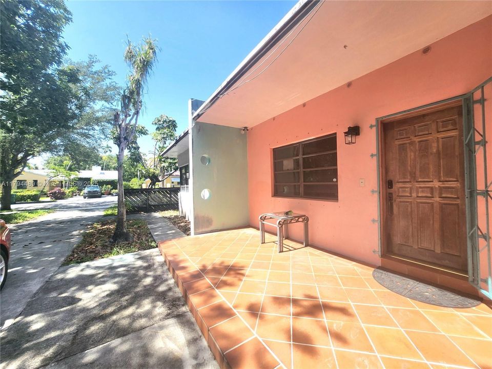 Vendido Recientemente: $730,000 (2 camas, 1 baños, 1440 Pies cuadrados)