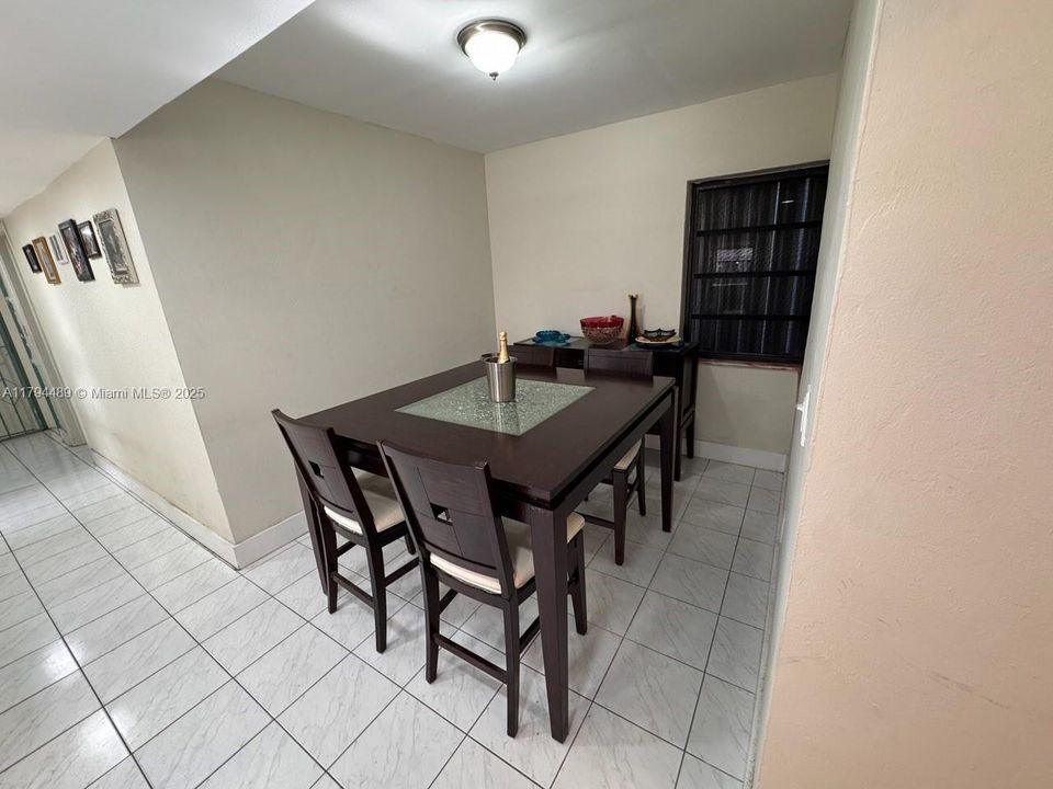 Vendido Recientemente: $730,000 (2 camas, 1 baños, 1440 Pies cuadrados)