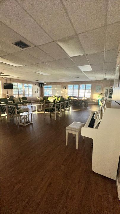 Recently Rented: $1,850 (1 beds, 1 baths, 408 Square Feet)