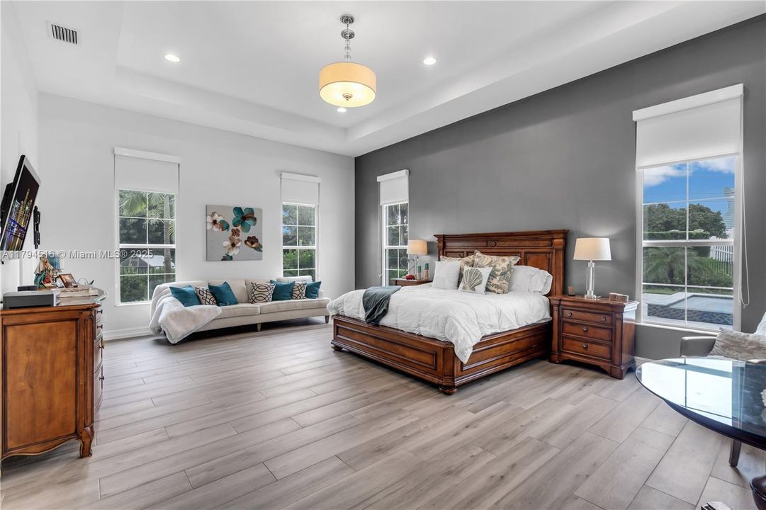 For Sale: $2,270,000 (4 beds, 3 baths, 4041 Square Feet)
