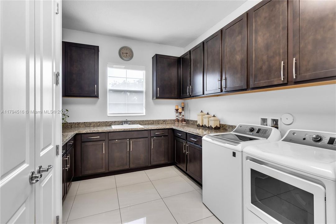 For Sale: $2,270,000 (4 beds, 3 baths, 4041 Square Feet)