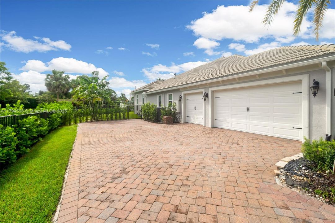 For Sale: $2,270,000 (4 beds, 3 baths, 4041 Square Feet)