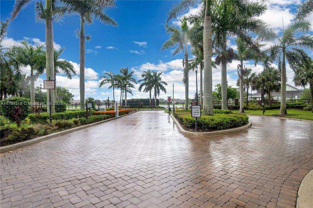 For Sale: $2,270,000 (4 beds, 3 baths, 4041 Square Feet)