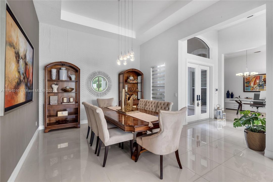 For Sale: $2,270,000 (4 beds, 3 baths, 4041 Square Feet)
