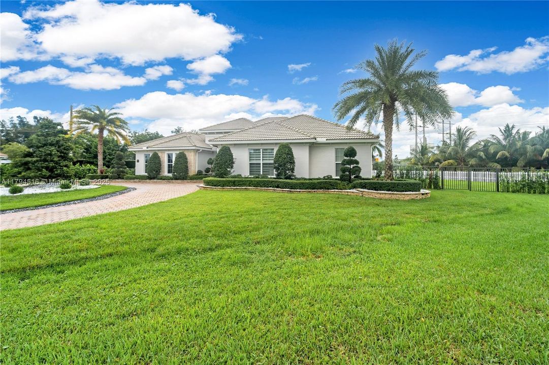 For Sale: $2,270,000 (4 beds, 3 baths, 4041 Square Feet)