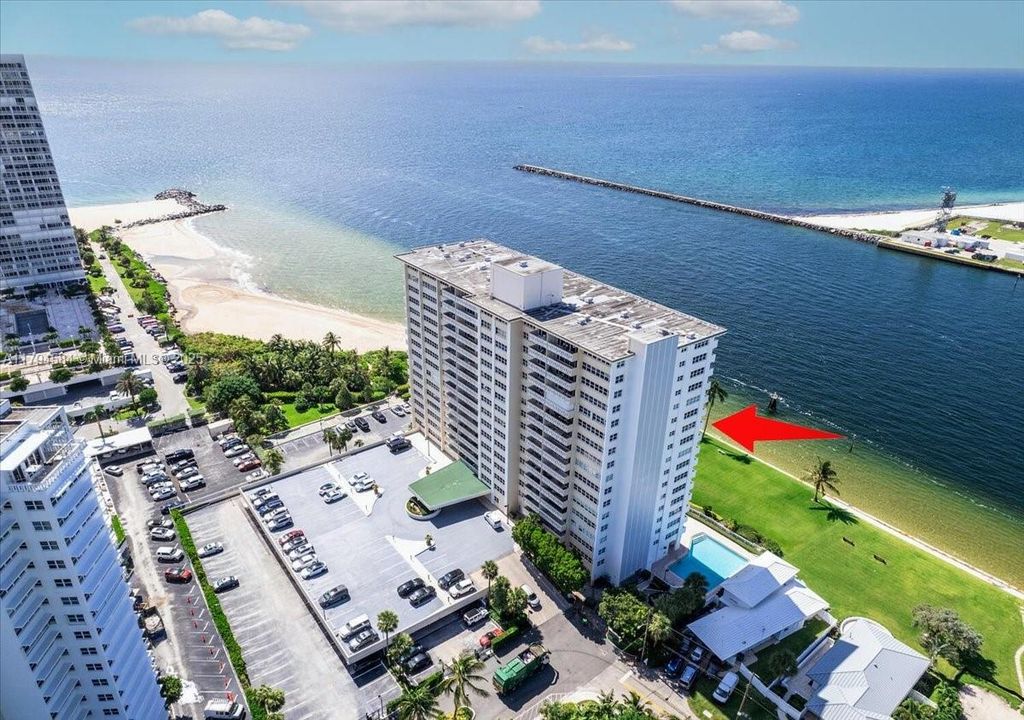 For Sale: $470,000 (1 beds, 1 baths, 900 Square Feet)