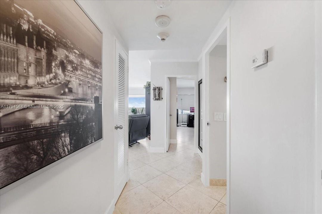 For Sale: $470,000 (1 beds, 1 baths, 900 Square Feet)