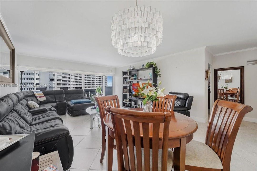 For Sale: $470,000 (1 beds, 1 baths, 900 Square Feet)