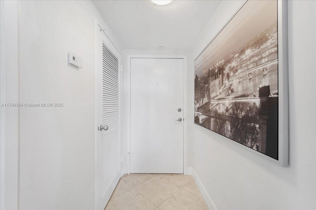 For Sale: $470,000 (1 beds, 1 baths, 900 Square Feet)