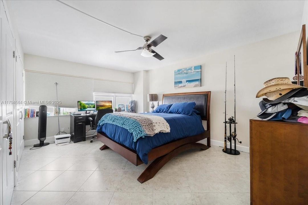 For Sale: $470,000 (1 beds, 1 baths, 900 Square Feet)