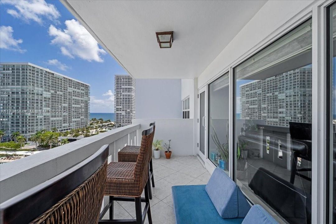 For Sale: $470,000 (1 beds, 1 baths, 900 Square Feet)