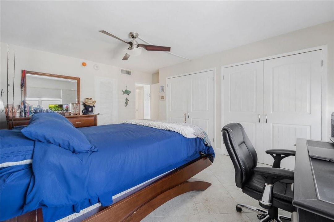 For Sale: $470,000 (1 beds, 1 baths, 900 Square Feet)