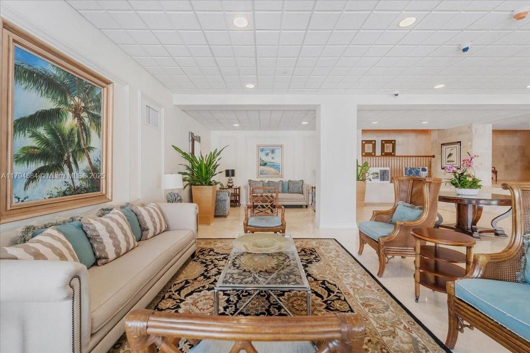 For Sale: $470,000 (1 beds, 1 baths, 900 Square Feet)