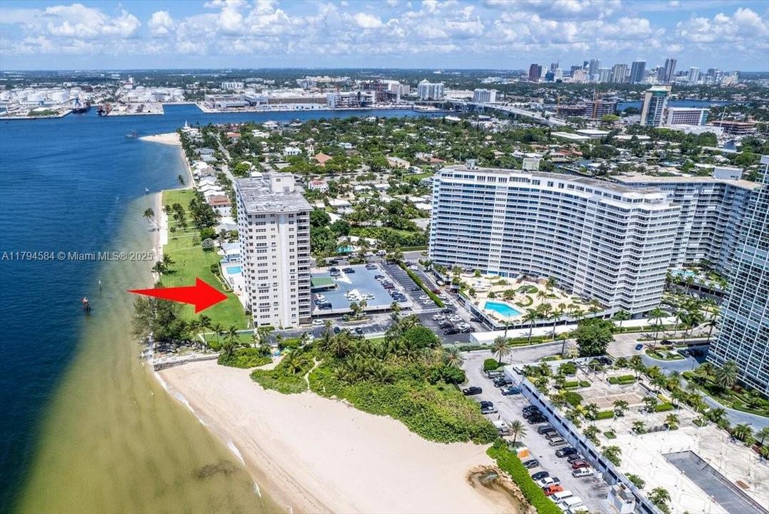 For Sale: $470,000 (1 beds, 1 baths, 900 Square Feet)