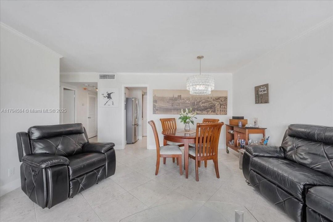 For Sale: $470,000 (1 beds, 1 baths, 900 Square Feet)