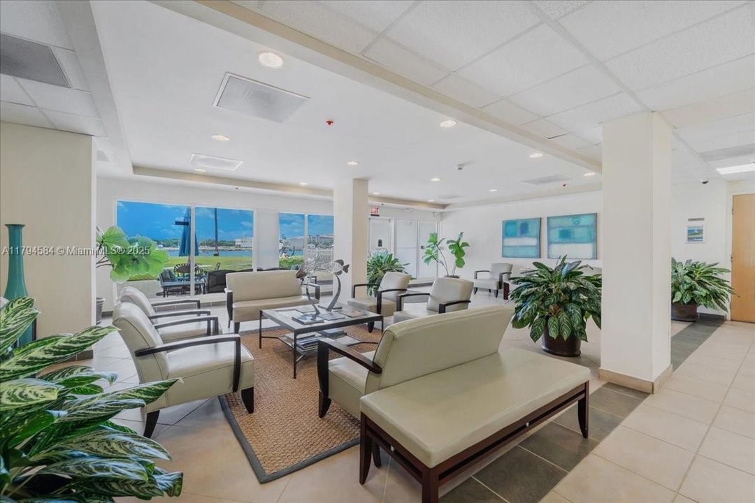 For Sale: $470,000 (1 beds, 1 baths, 900 Square Feet)