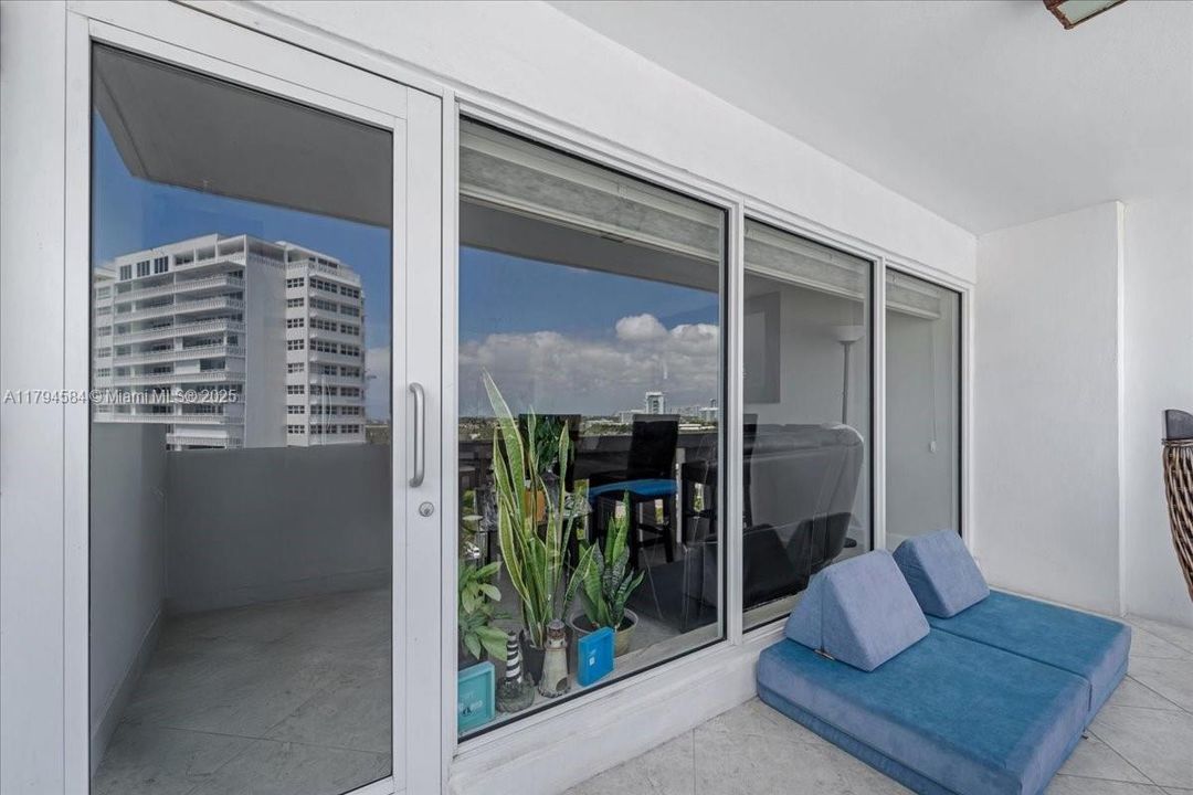 For Sale: $470,000 (1 beds, 1 baths, 900 Square Feet)