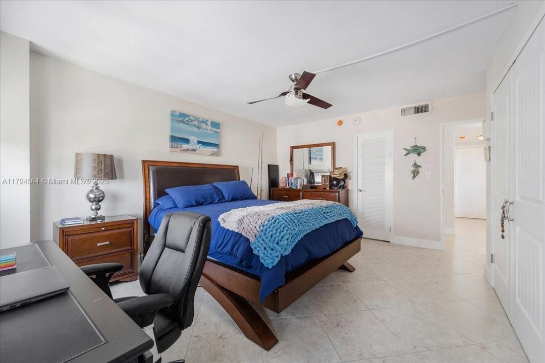 For Sale: $470,000 (1 beds, 1 baths, 900 Square Feet)