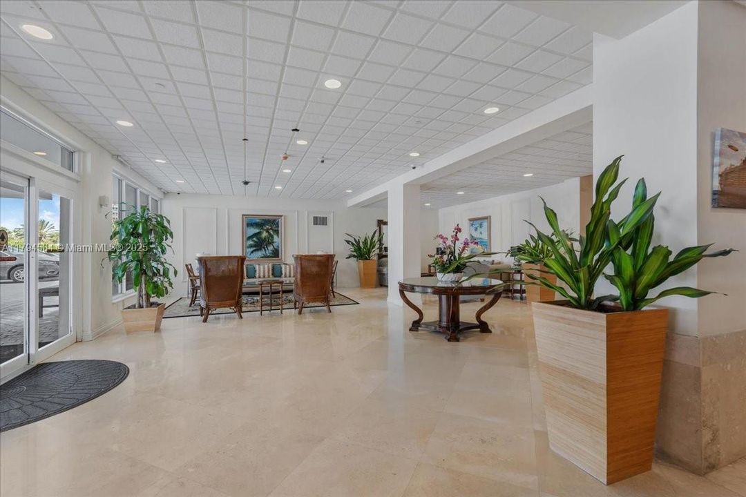 For Sale: $470,000 (1 beds, 1 baths, 900 Square Feet)