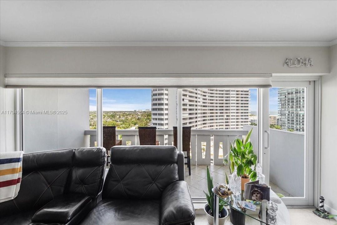 For Sale: $470,000 (1 beds, 1 baths, 900 Square Feet)