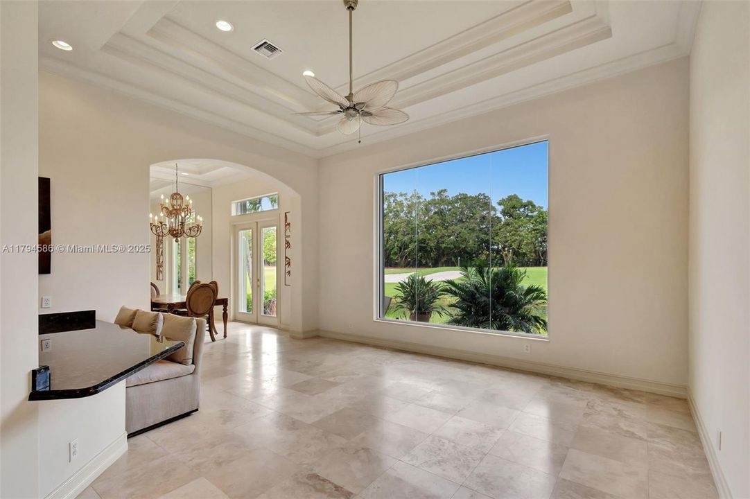 合同活跃: $1,279,000 (4 贝兹, 4 浴室, 3056 平方英尺)