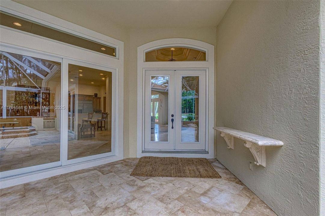 合同活跃: $1,279,000 (4 贝兹, 4 浴室, 3056 平方英尺)