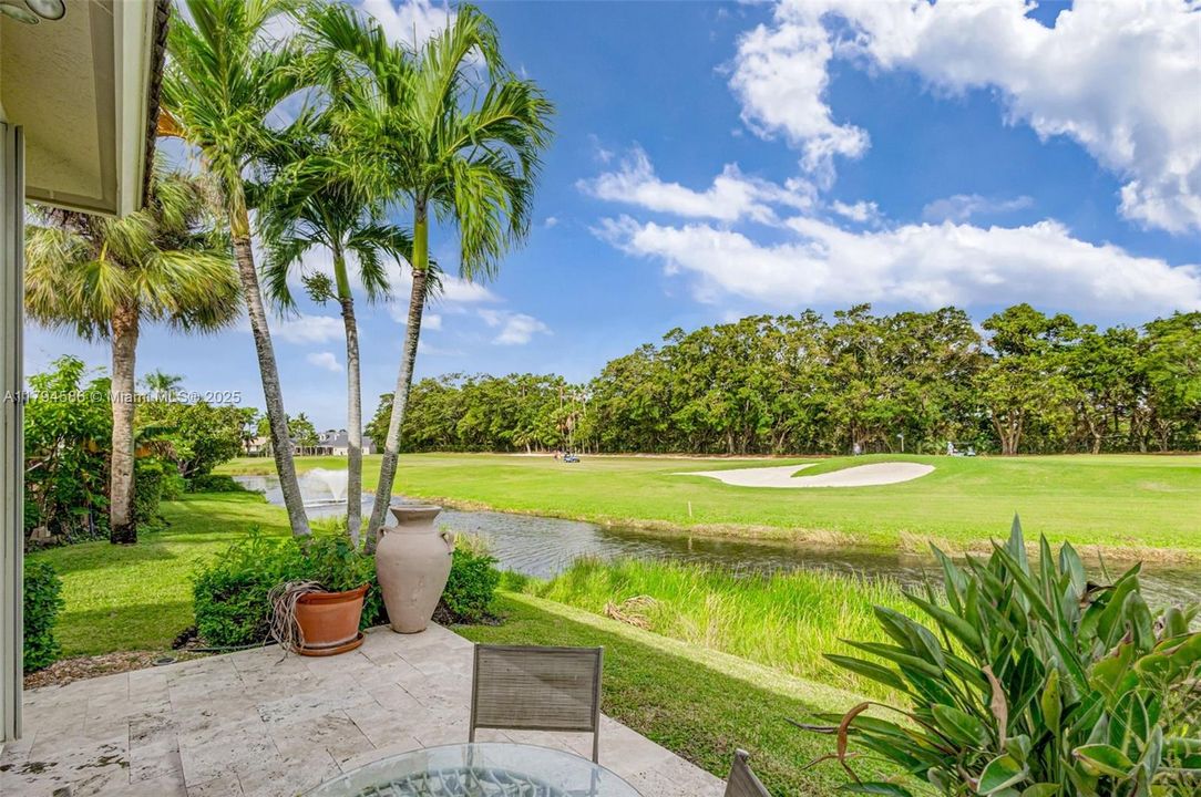 合同活跃: $1,279,000 (4 贝兹, 4 浴室, 3056 平方英尺)