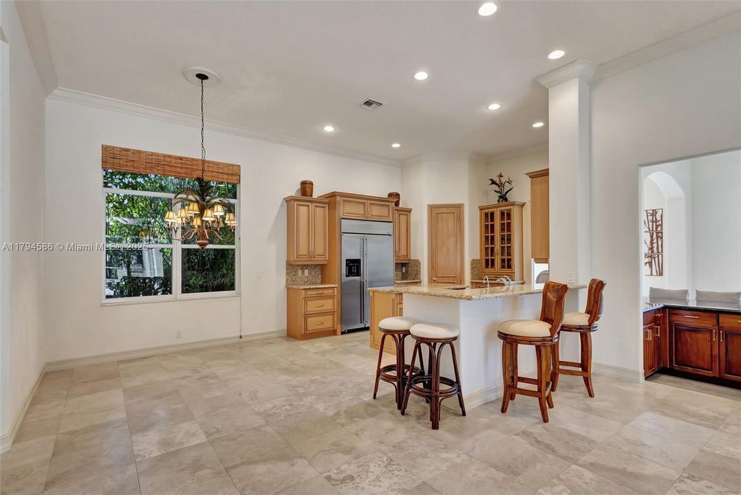 合同活跃: $1,279,000 (4 贝兹, 4 浴室, 3056 平方英尺)