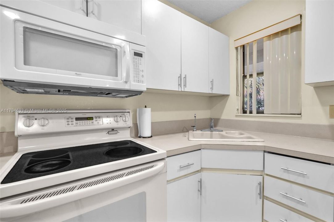 For Sale: $290,000 (3 beds, 2 baths, 1115 Square Feet)