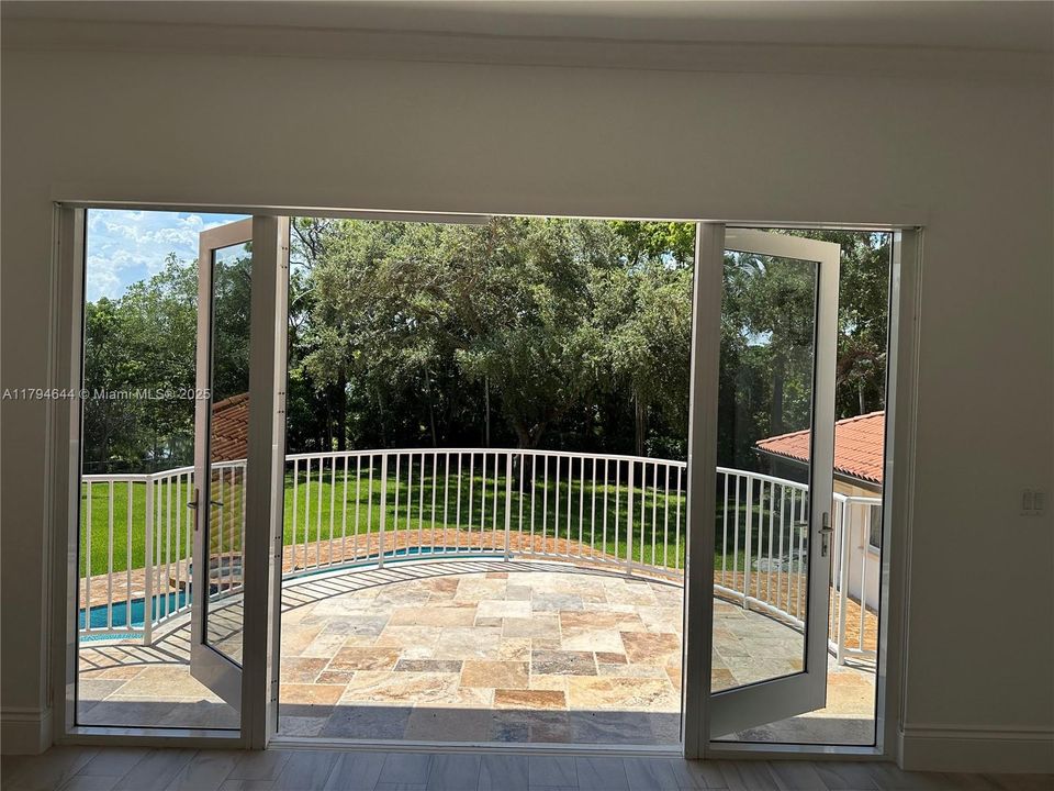 合同活跃: $15,500 (6 贝兹, 4 浴室, 5849 平方英尺)