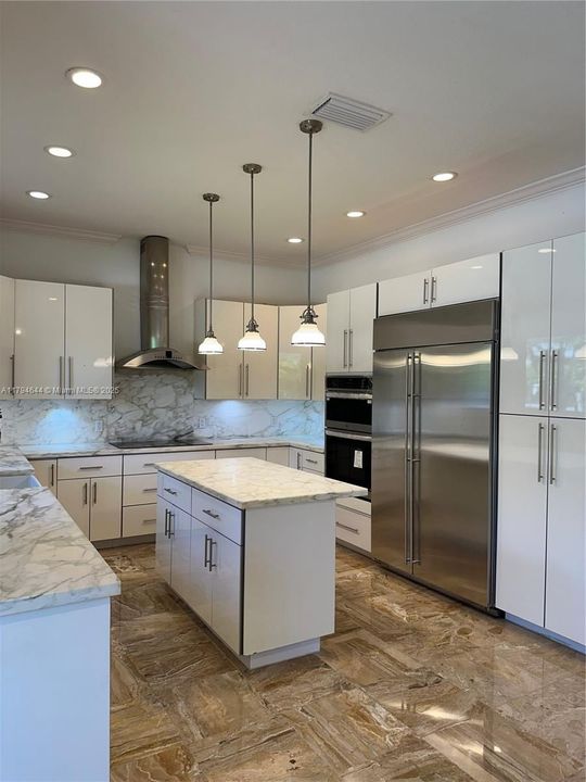 合同活跃: $15,500 (6 贝兹, 4 浴室, 5849 平方英尺)