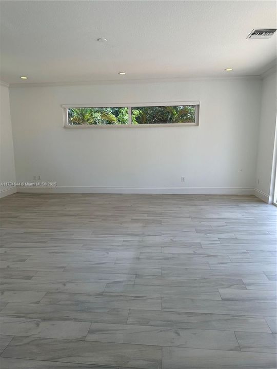 合同活跃: $15,500 (6 贝兹, 4 浴室, 5849 平方英尺)