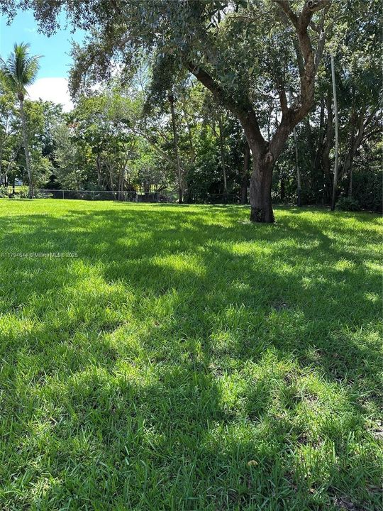 合同活跃: $15,500 (6 贝兹, 4 浴室, 5849 平方英尺)