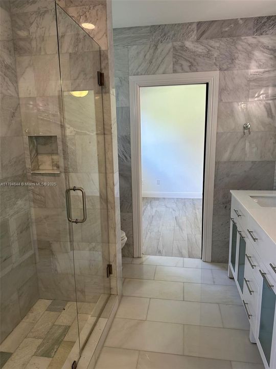 合同活跃: $15,500 (6 贝兹, 4 浴室, 5849 平方英尺)