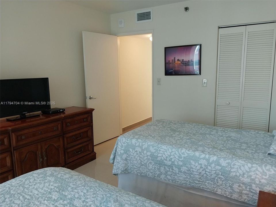 最近售出: $1,099,000 (2 贝兹, 2 浴室, 1590 平方英尺)